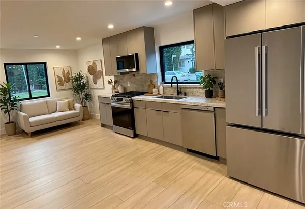 $2,995 | 12820 Bloomfield Street, Studio City, CA 91604