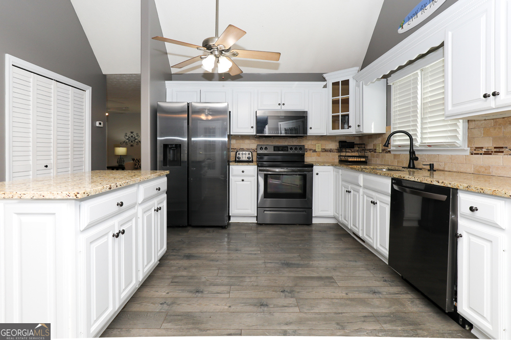 504 Rue Chalet Lavonia, GA 30553 - Photo 3 of 26