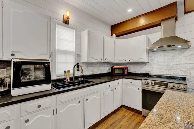 $187,211 | 413 Southwest Fillmore Street, Topeka, KS 66606