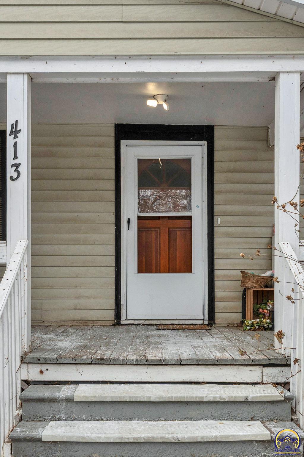 413 Southwest Fillmore Street Topeka, KS 66606 - Photo 5 of 33