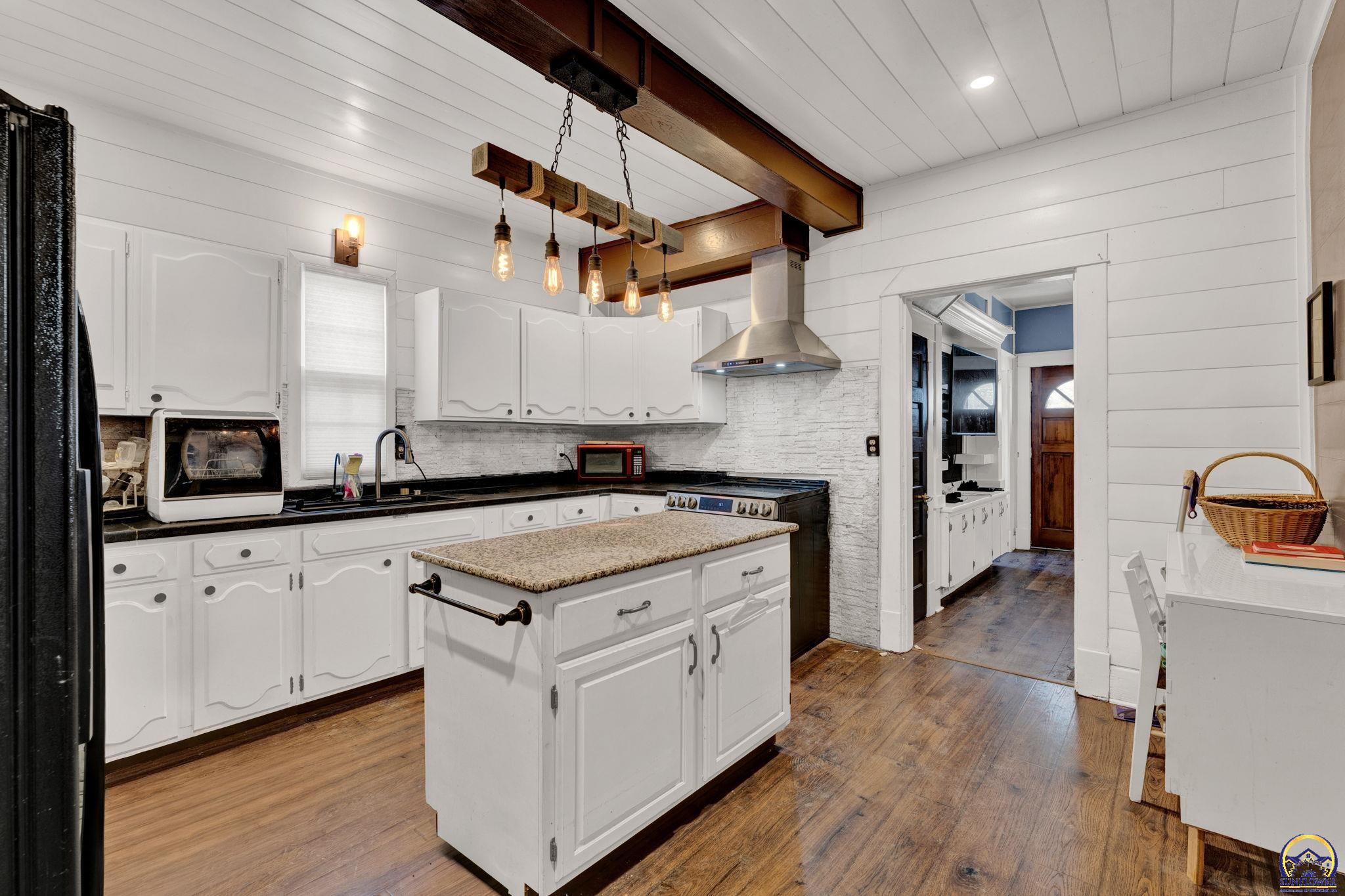 413 Southwest Fillmore Street Topeka, KS 66606 - Photo 10 of 33