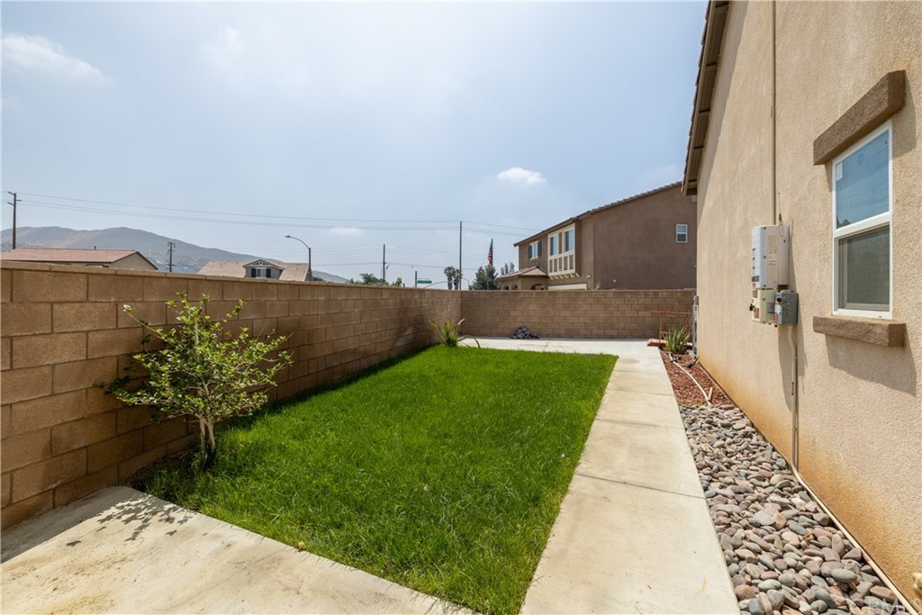 6838 Reflection Way Jurupa Valley, CA 92509 - Photo 24 of 31 LEFT SIDE YARD