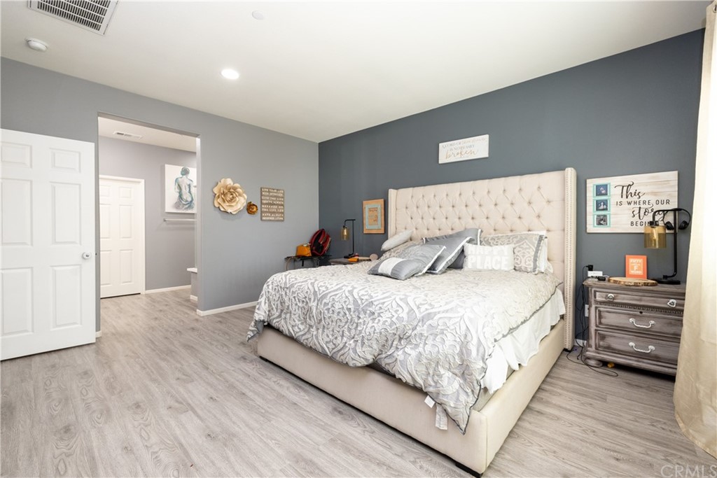 6838 Reflection Way Jurupa Valley, CA 92509 - Photo 4 of 31 MASTER BEDROOM