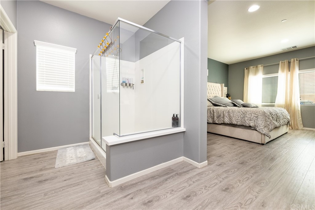 6838 Reflection Way Jurupa Valley, CA 92509 - Photo 6 of 31 MASTER ROOM BATHROOM