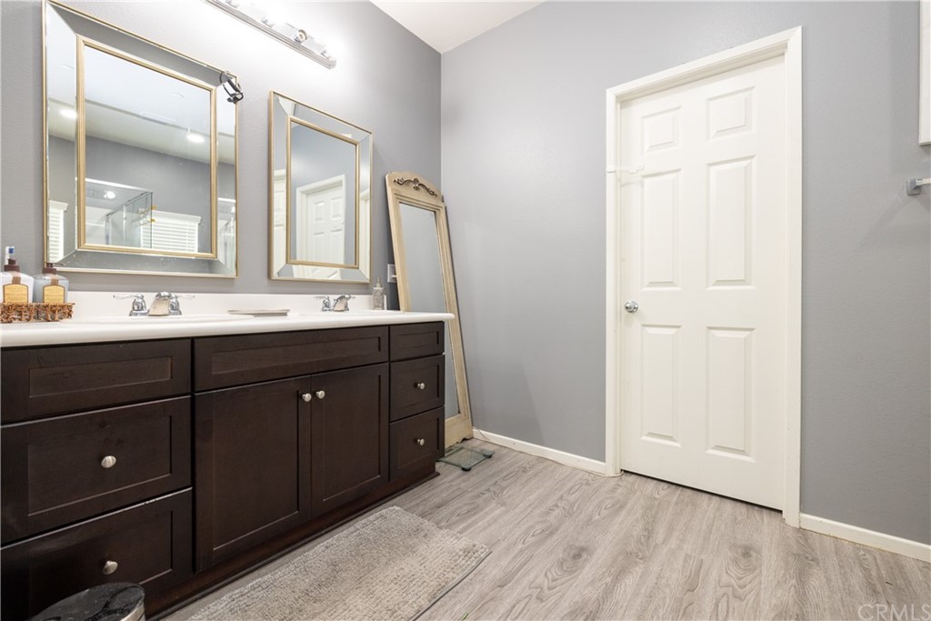6838 Reflection Way Jurupa Valley, CA 92509 - Photo 7 of 31 MASTER ROOM BATHROOM