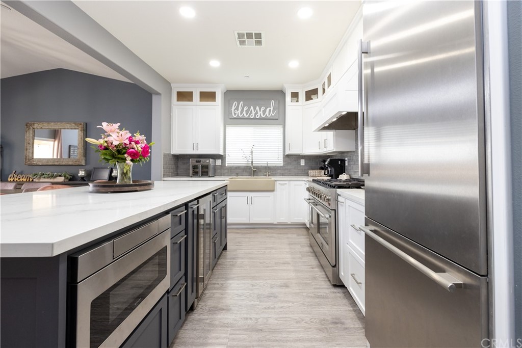 6838 Reflection Way Jurupa Valley, CA 92509 - Photo 8 of 31 KITCHEN