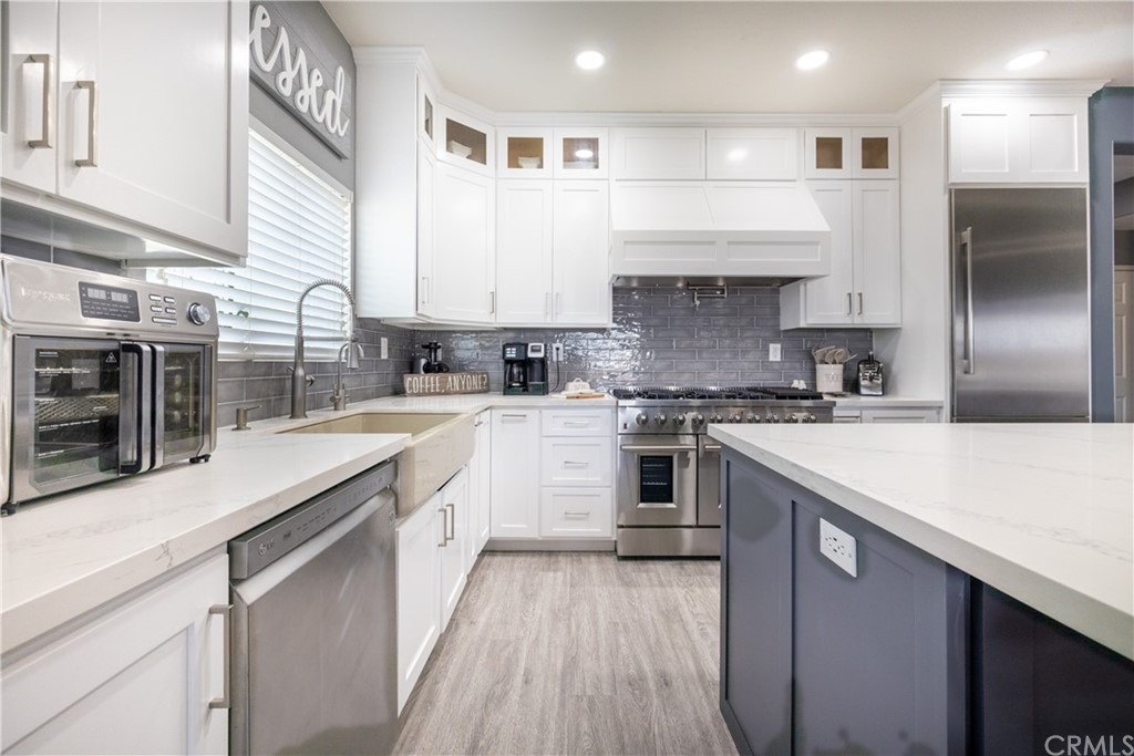 6838 Reflection Way Jurupa Valley, CA 92509 - Photo 9 of 31 KITCHEN