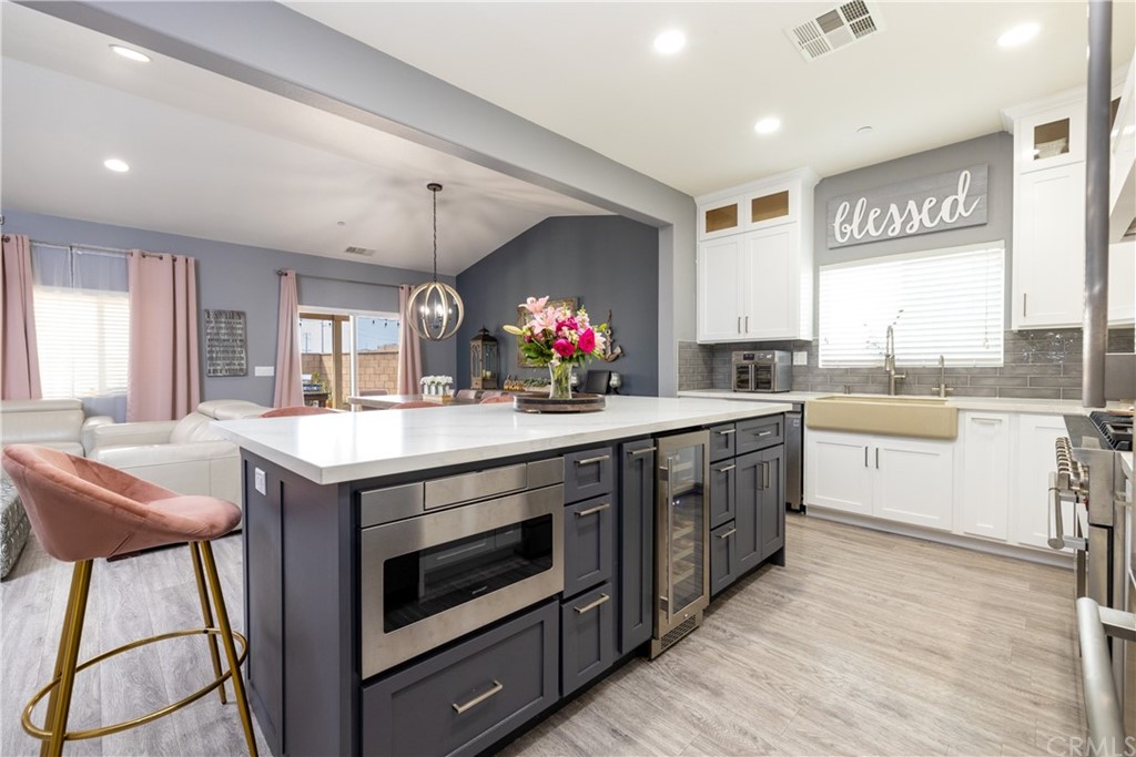 6838 Reflection Way Jurupa Valley, CA 92509 - Photo 10 of 31 KITCHEN