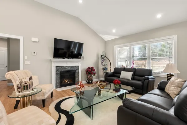 $799,900 | 17 Sunny Crest Lane, Belchertown, MA 01007