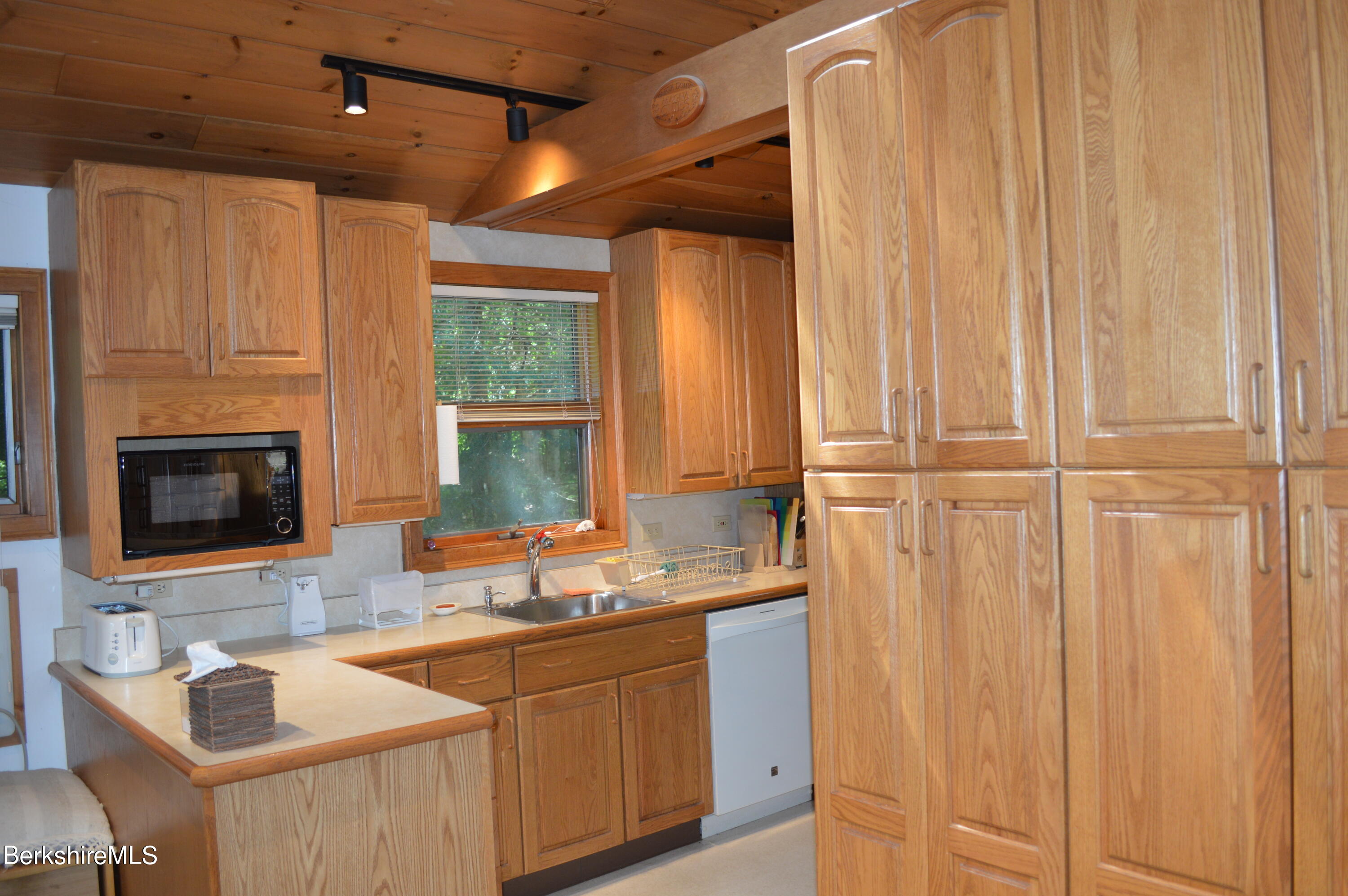 293 Old Pond Road Becket, MA 01223 - Photo 27 of 50 Kitchen