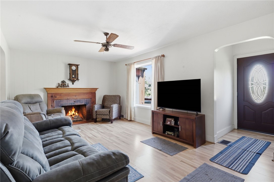 4853 West Ridge Road Parma, NY 14559 - Photo 4 of 39 Living room
