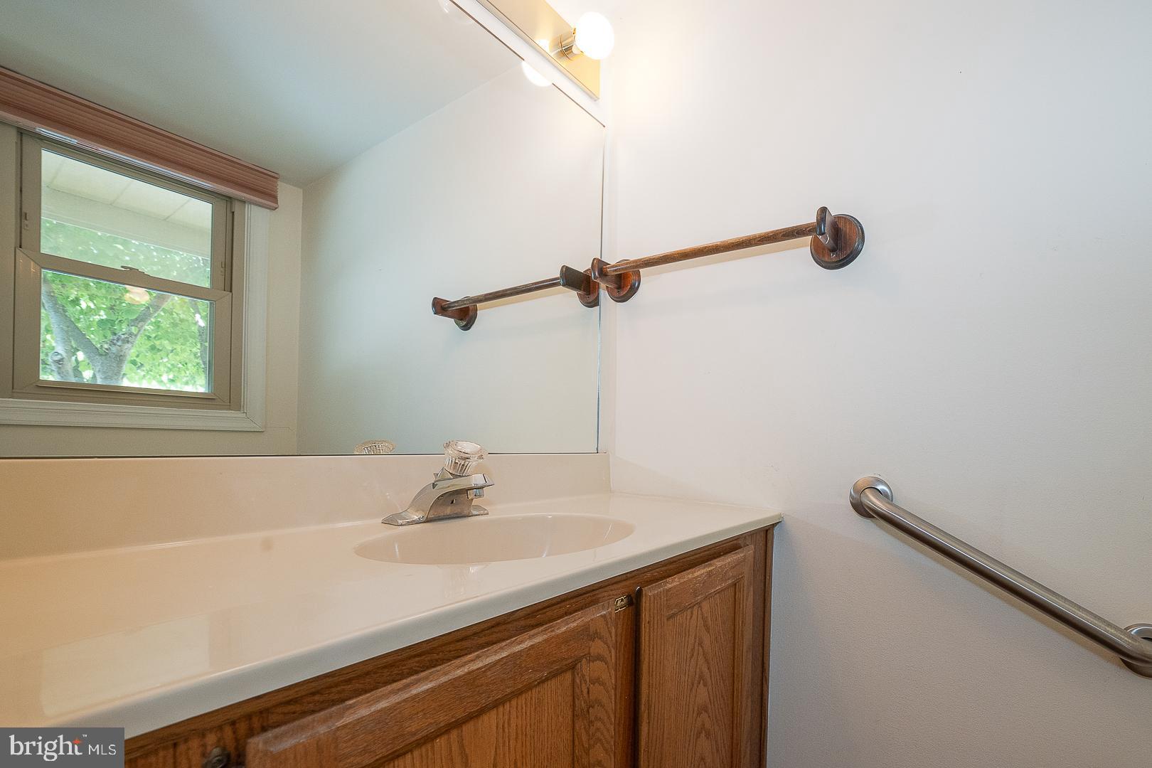102 Beacon Square Wayne, PA 19087 - Photo 17 of 48 Gallery Image 17