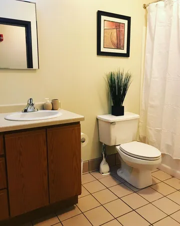 $2,800 | 322 North Henry Street, Unit 202, Madison, WI 53703