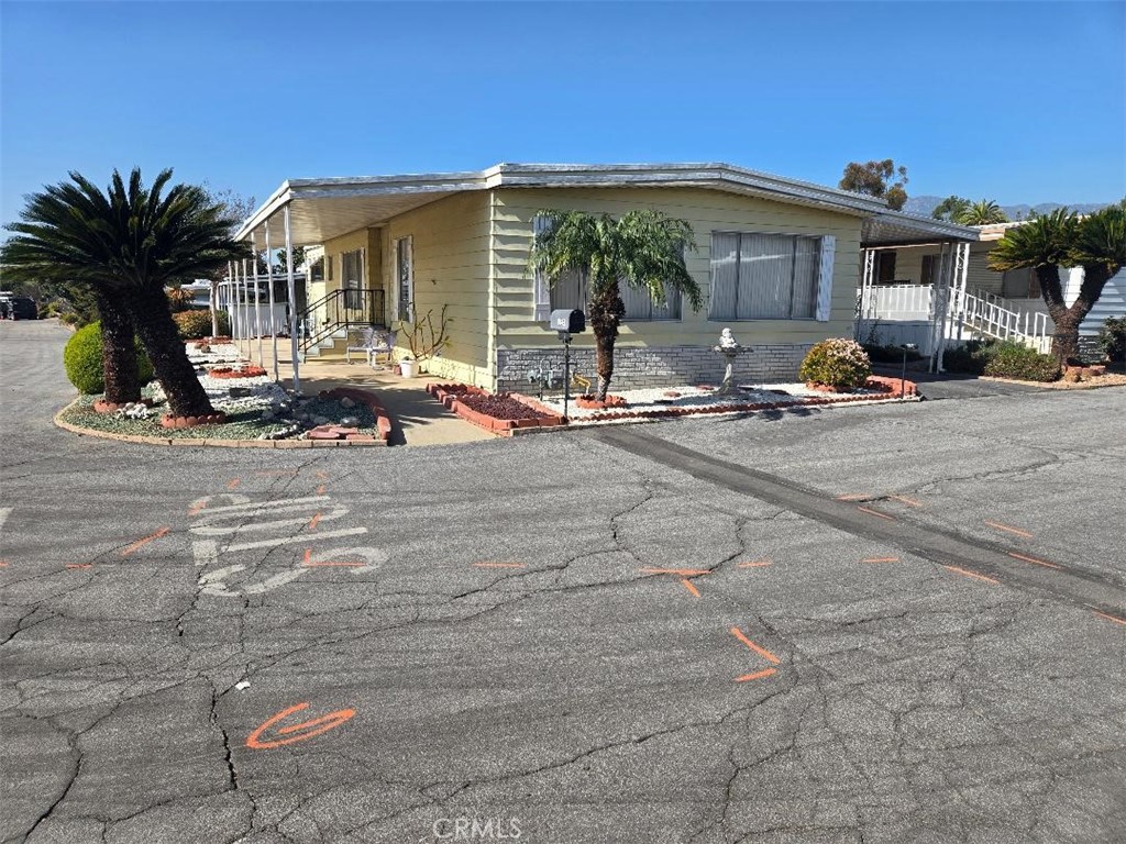 840 East Foothill Boulevard Azusa, CA 91702 - Photo 3 of 5 a view of a street with cars