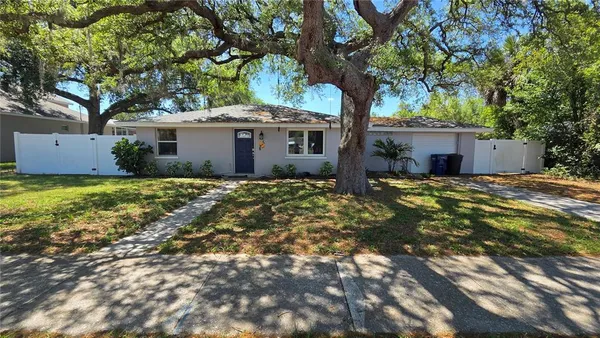 $2,400 | 541 Roanoke Street, Dunedin, FL 34698