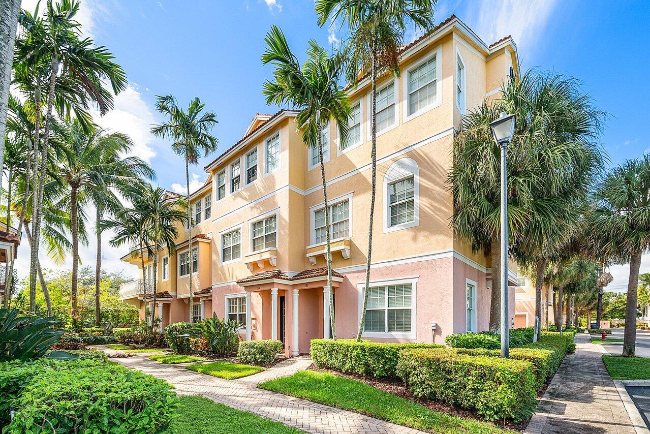 124 Harbors Way Boynton Beach, FL 33435 - Photo 3 of 36 001-124HarborsWay-BoyntonBeach-FL-33435-