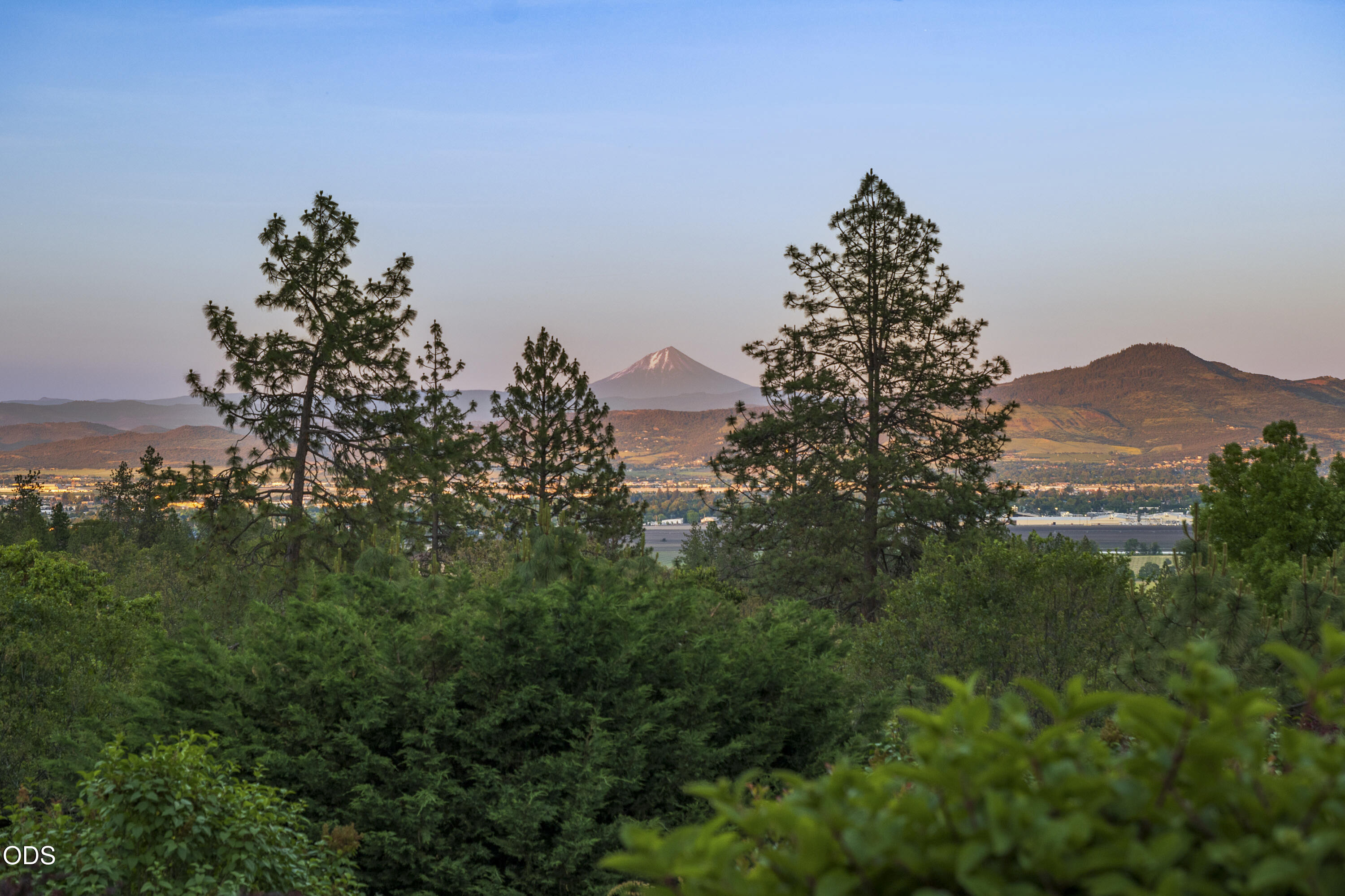 2564 Old Military Road Central Point, OR 97502 - Photo 3 of 58