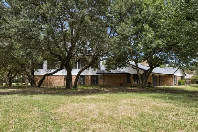 $849,000 | 10 Chisholm Trail, Lucas, TX 75002