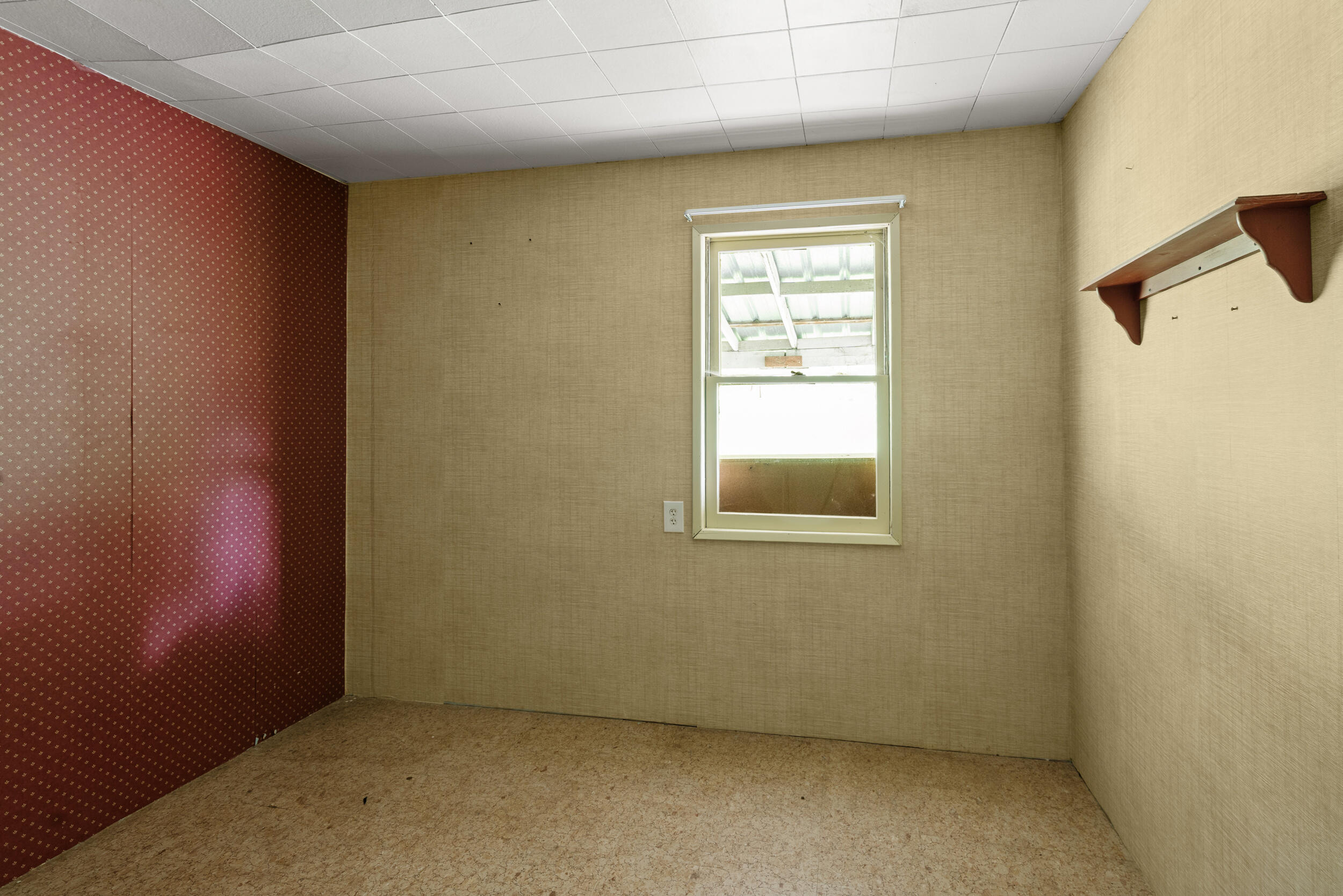 2373 Pioneer Road Talent, OR 97540 - Photo 17 of 28 an empty room with windows