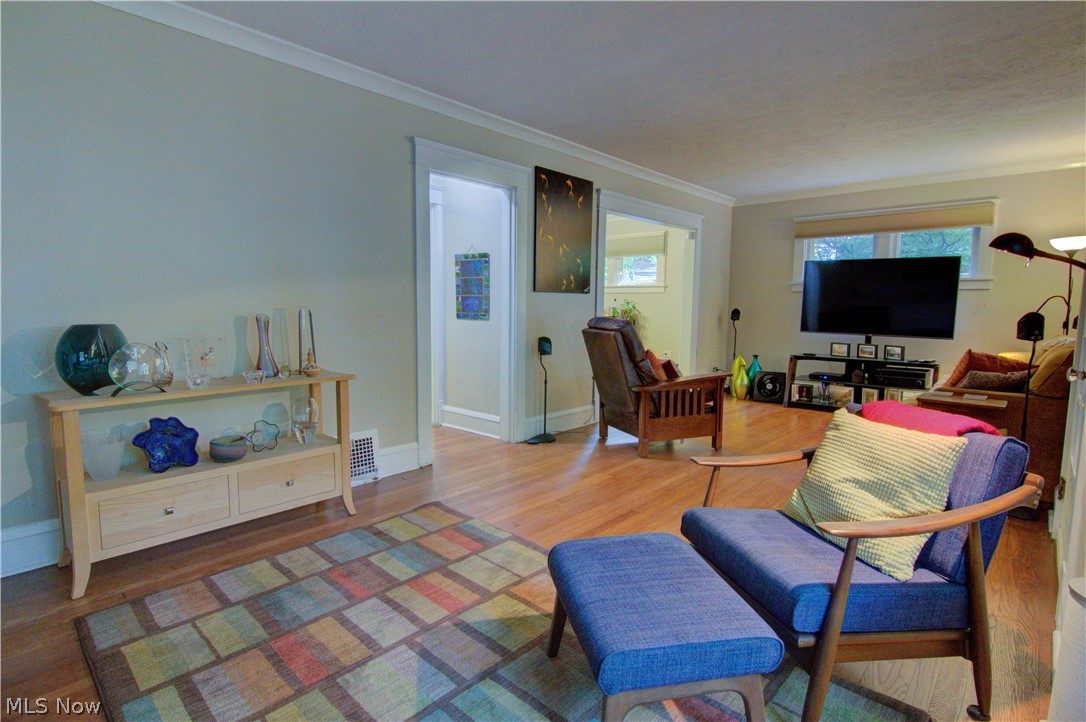 1687 Crest Road Cleveland Heights, OH 44121 - Photo 4 of 35