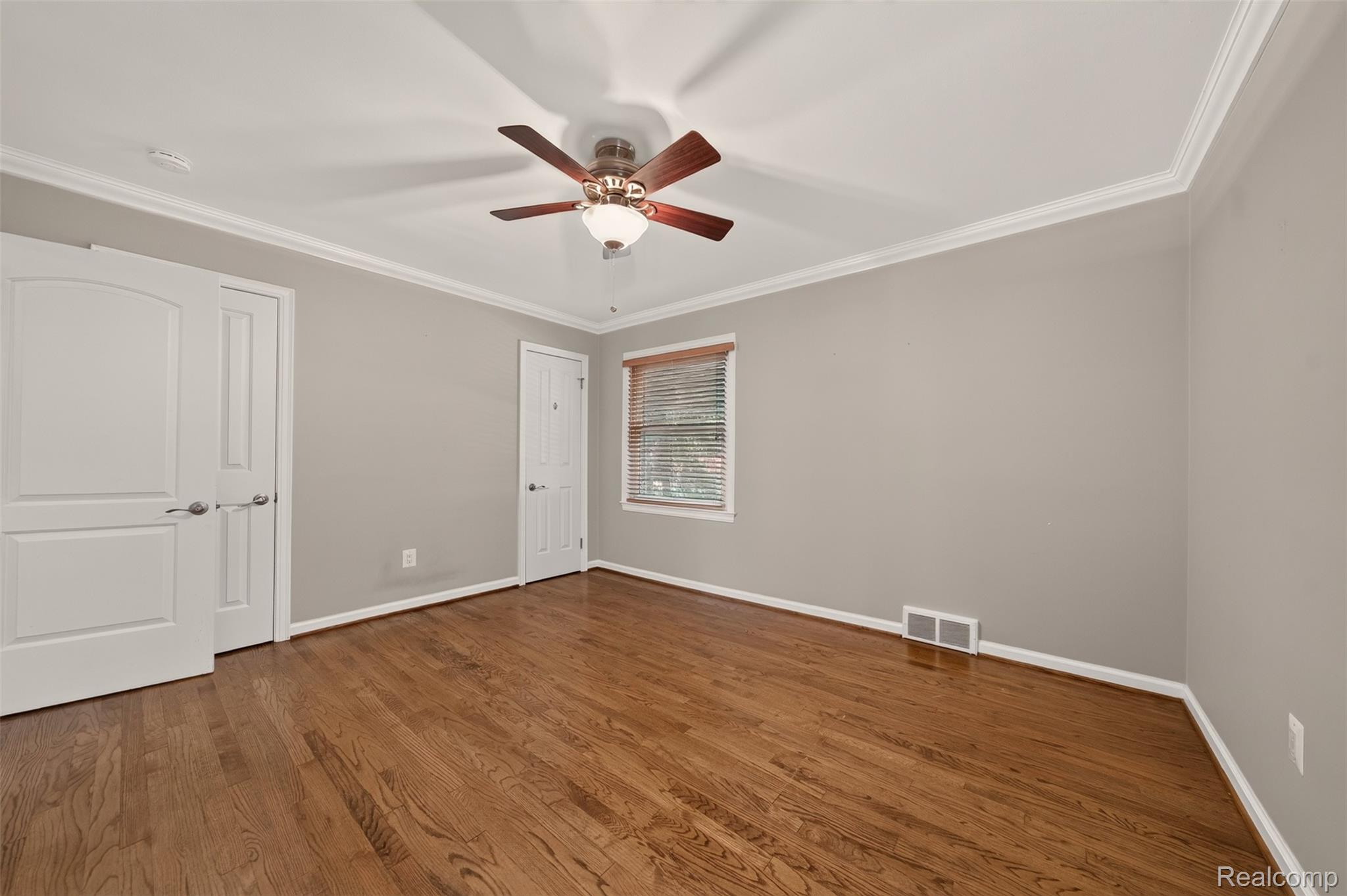 2925 Bembridge Road Royal Oak, MI 48073 - Photo 22 of 44 Pristine hardwood floors