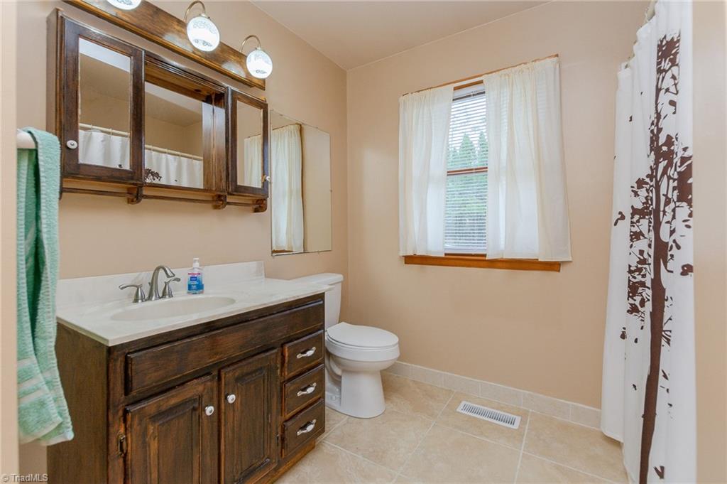 3746 Fieldview Road Pleasant Garden, NC 27313 - Photo 14 of 38 Gallery Image 14