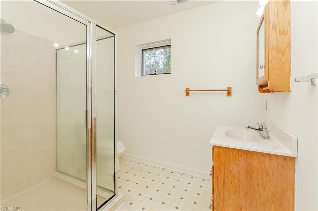 3746 Fieldview Road Pleasant Garden, NC 27313 - Photo 27 of 38 Gallery Image 27