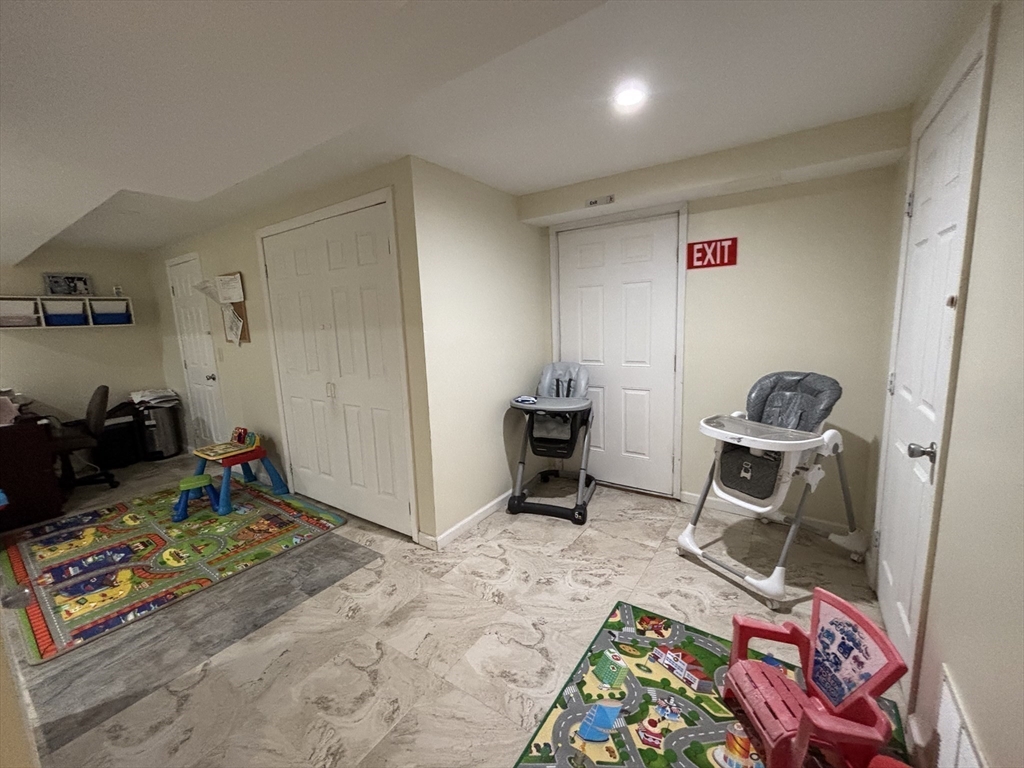 266 Christopher Drive Springfield, MA 01119 - Photo 17 of 24
