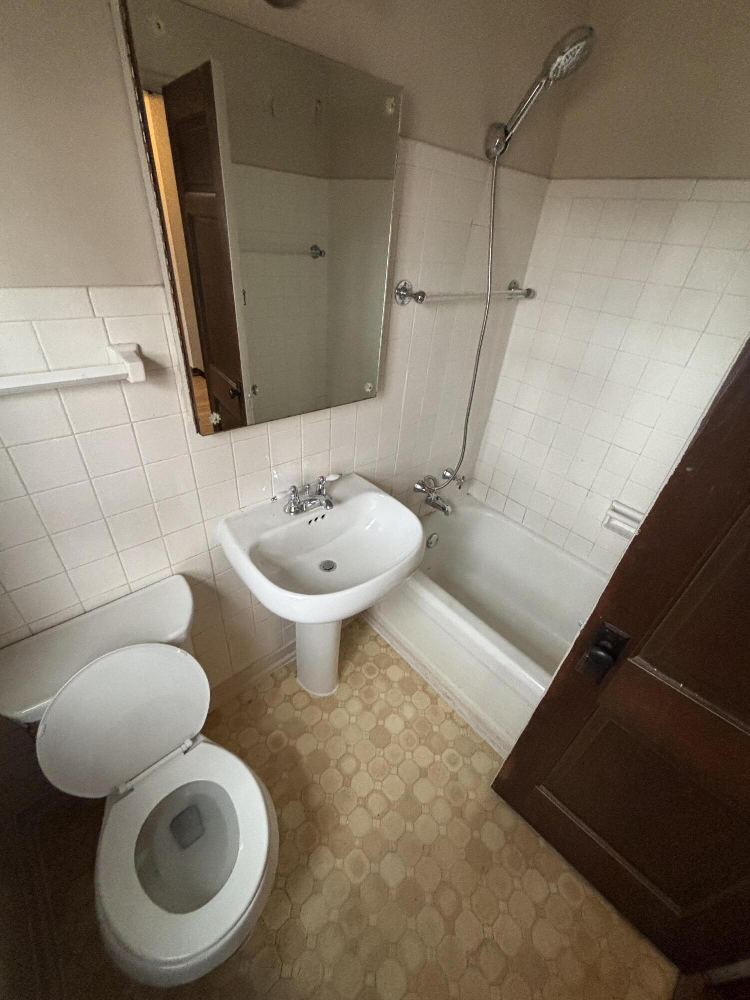 5586 Azalea Court Greendale, WI 53129 - Photo 12 of 21 IMG_1496