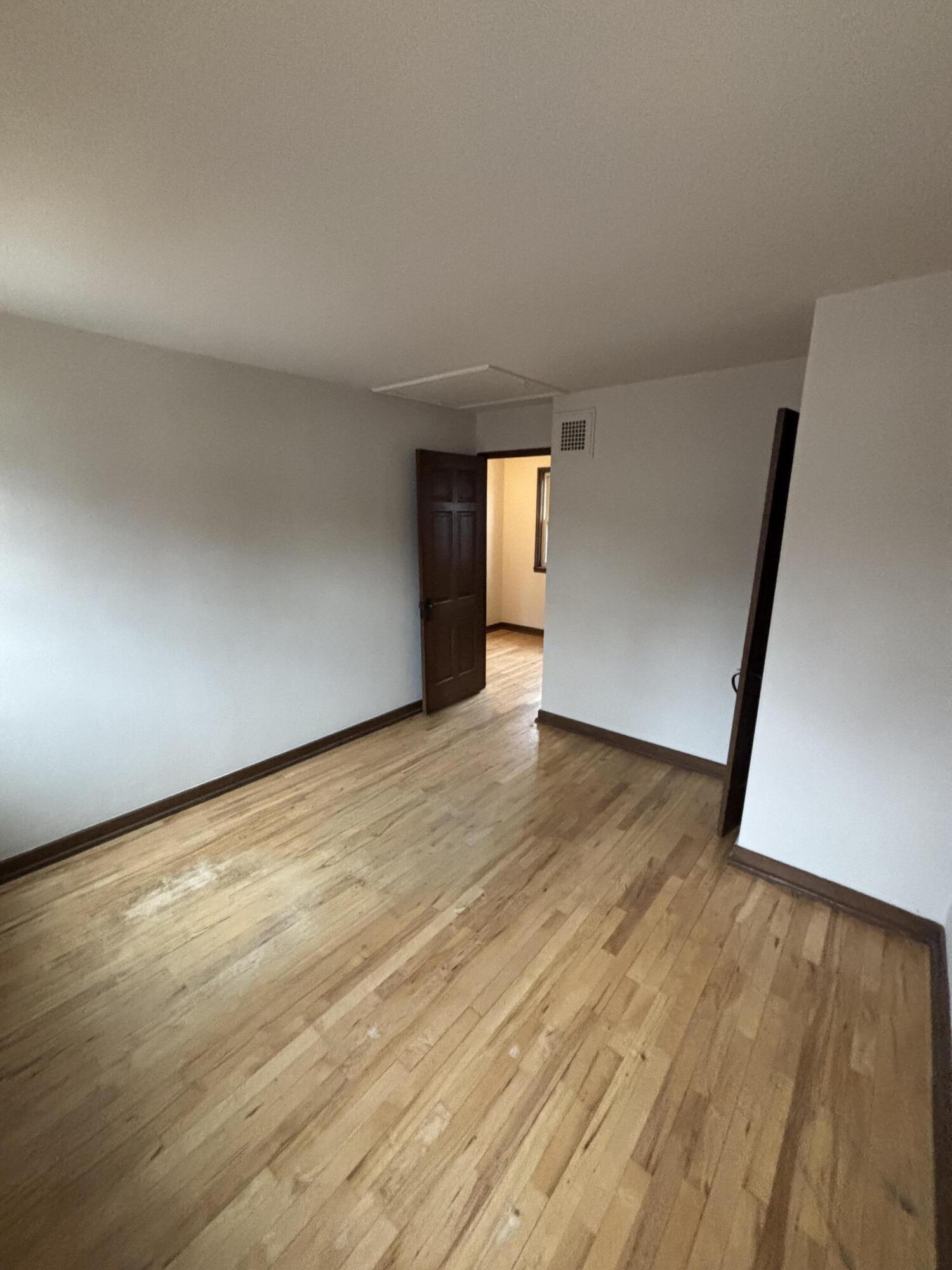 5586 Azalea Court Greendale, WI 53129 - Photo 15 of 21 IMG_1495