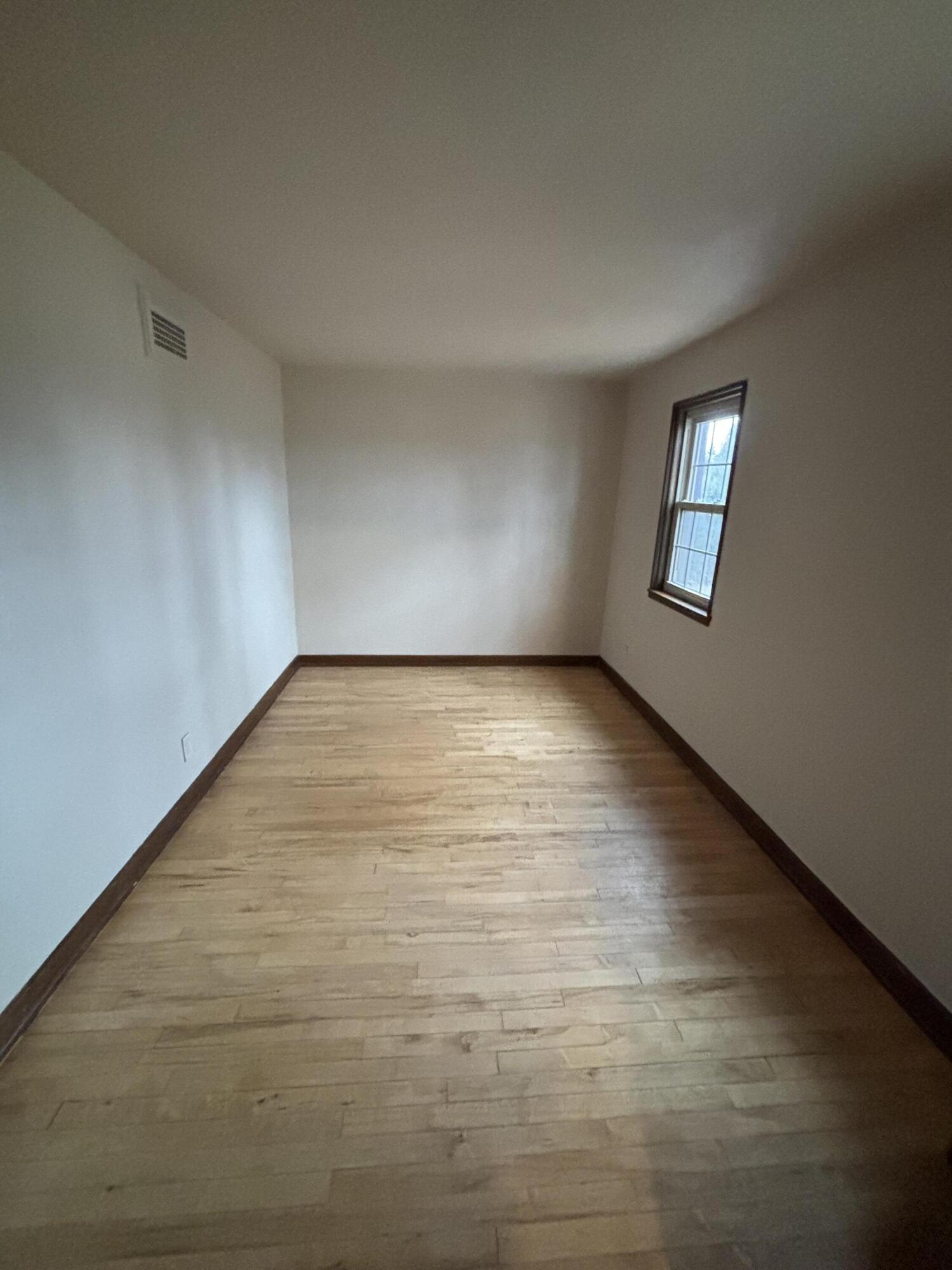 5586 Azalea Court Greendale, WI 53129 - Photo 16 of 21 IMG_1499