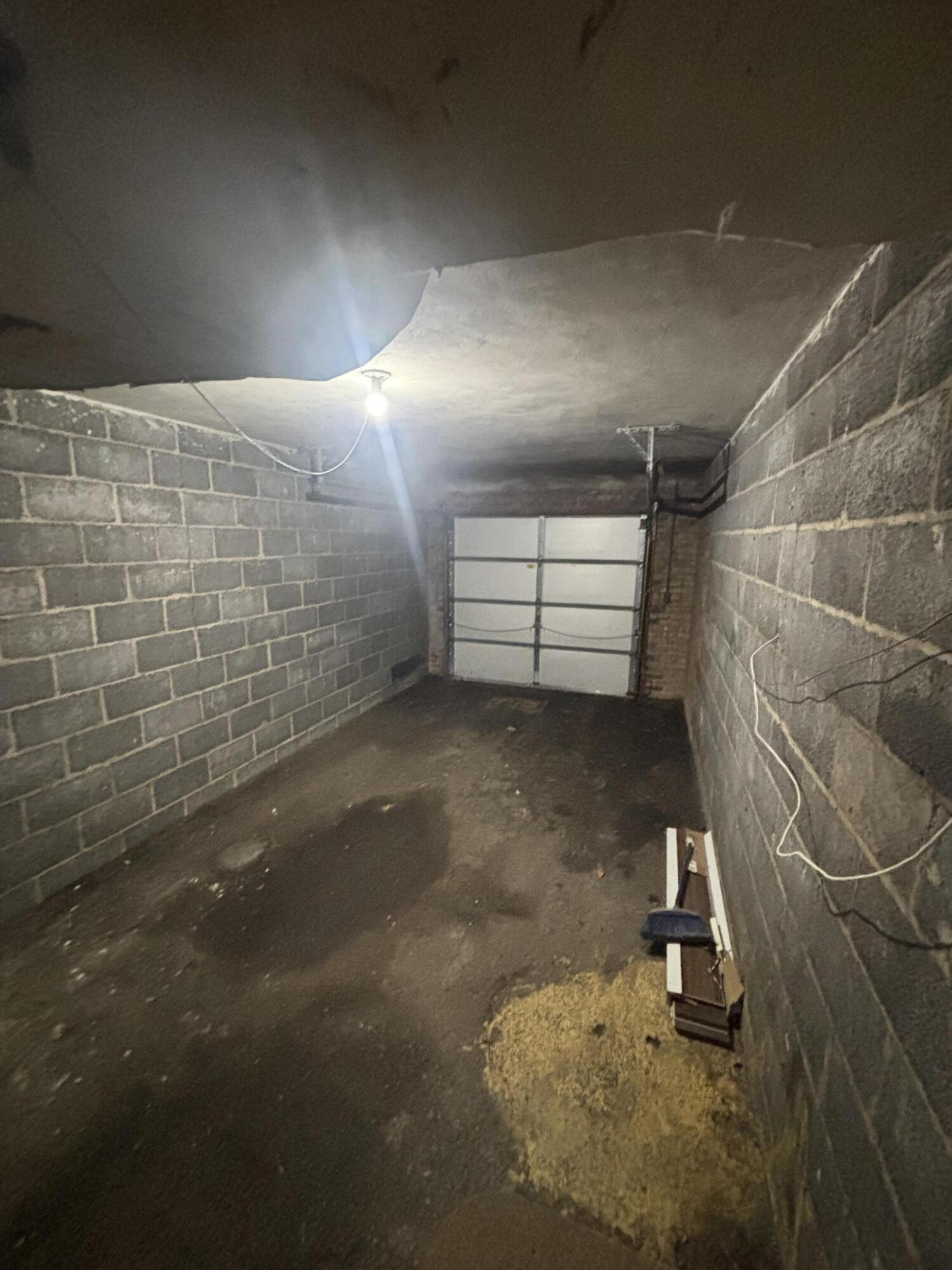 5586 Azalea Court Greendale, WI 53129 - Photo 20 of 21 IMG_1517