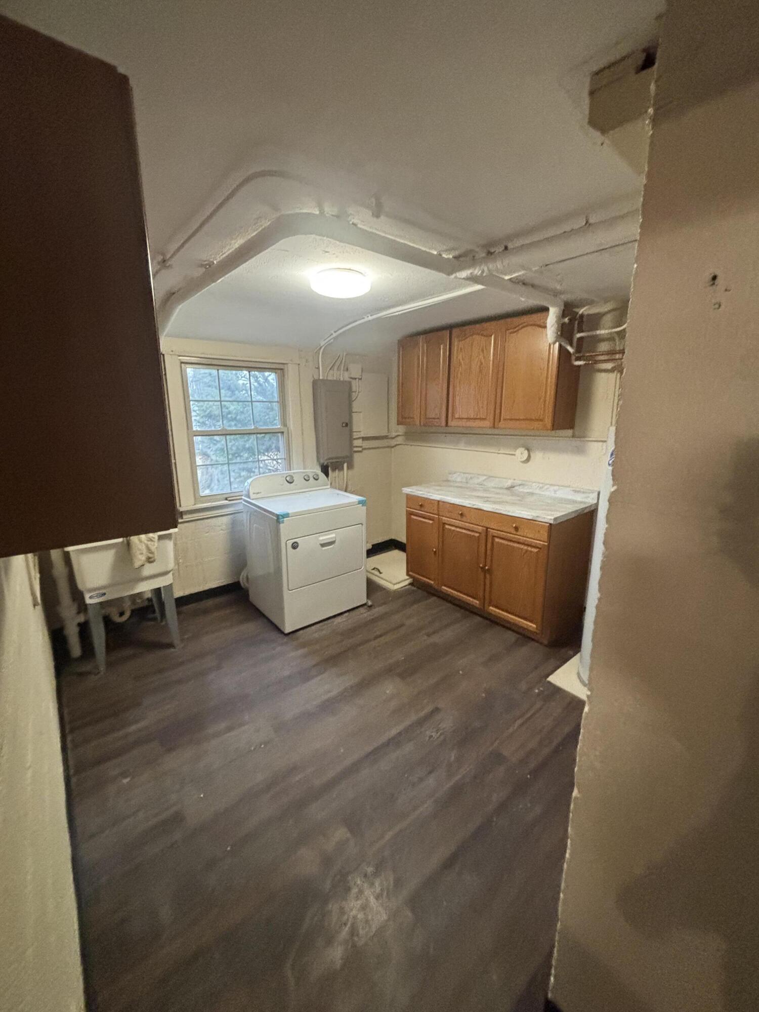 5586 Azalea Court Greendale, WI 53129 - Photo 8 of 21 IMG_1514