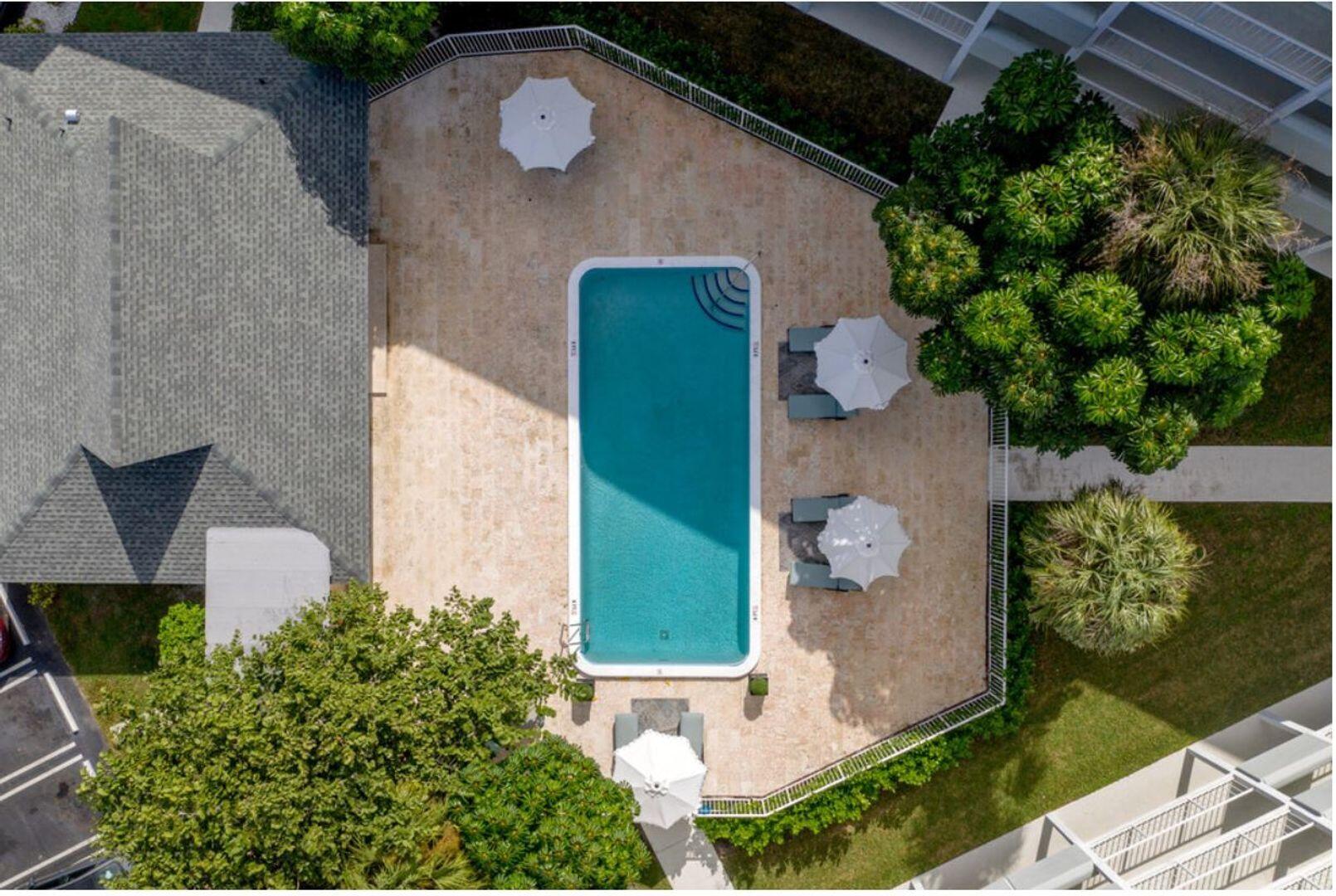2711 Vandiver Drive, Unit 307 West Palm Beach, FL 33409 - Photo 8 of 15 an aerial view of a house