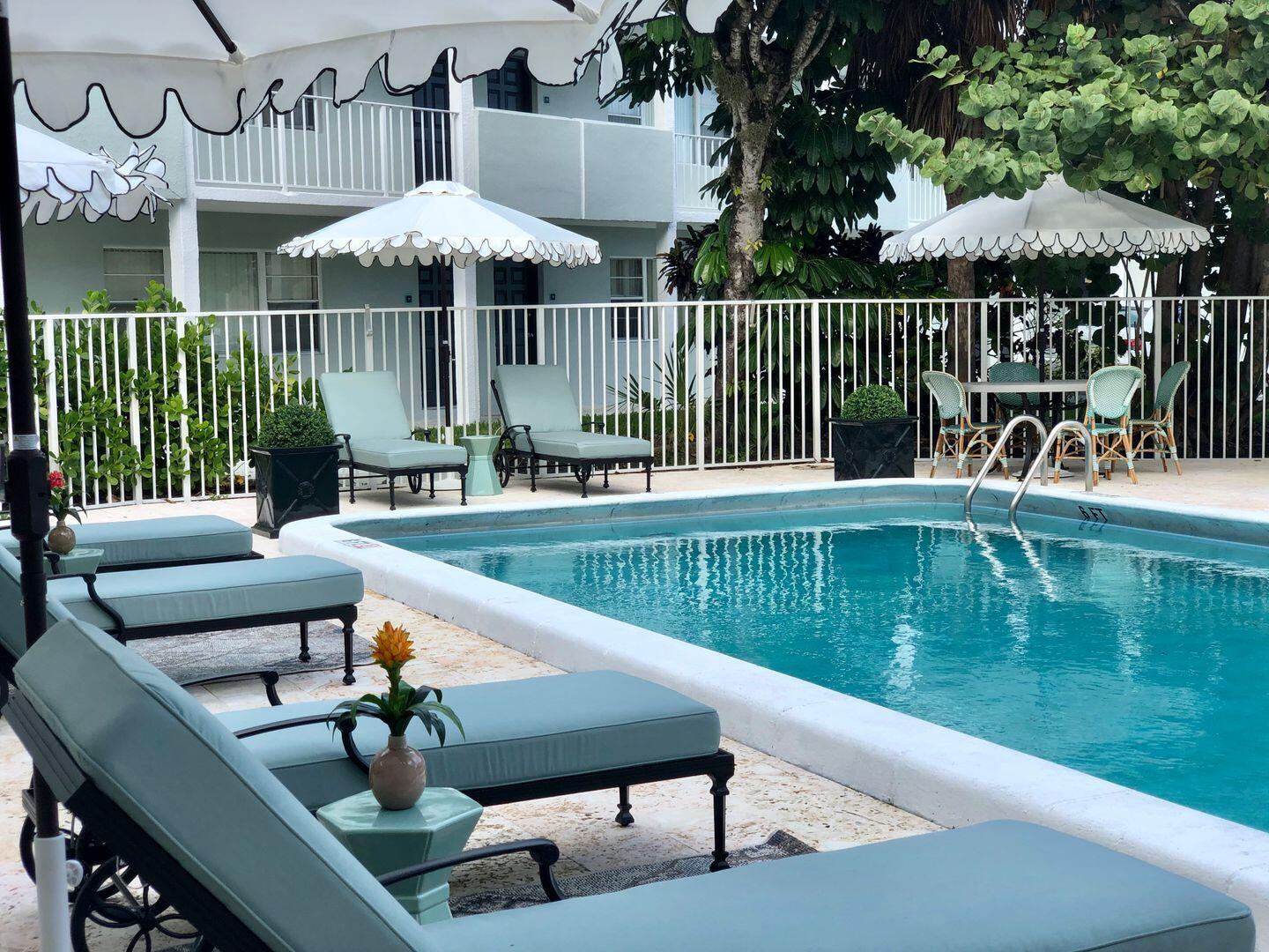2711 Vandiver Drive, Unit 307 West Palm Beach, FL 33409 - Photo 9 of 15 a view of a chairs and tables on the balcony