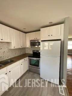 $3,600 | 2 Westbury Drive, Iselin, NJ 08830