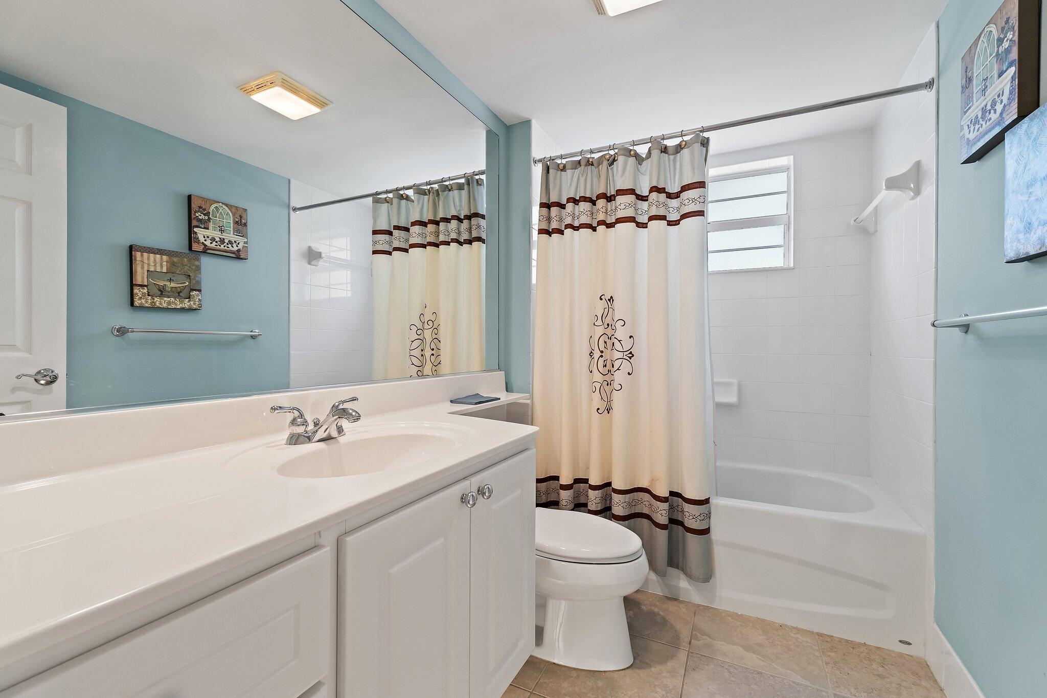 115 Castries Drive Jupiter, FL 33458 - Photo 23 of 60 Downstairs Bath