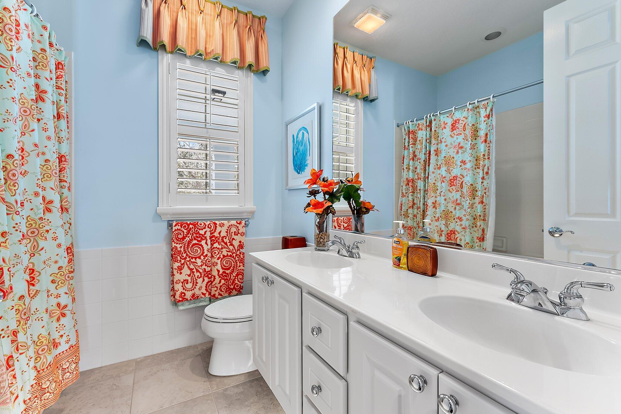 115 Castries Drive Jupiter, FL 33458 - Photo 36 of 60 Upstairs Bathroom