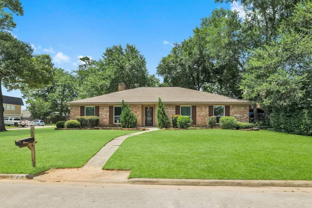 $2,300 | 27201 Paula Lane, Conroe, TX 77385
