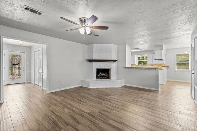 $2,300 | 27201 Paula Lane, Conroe, TX 77385