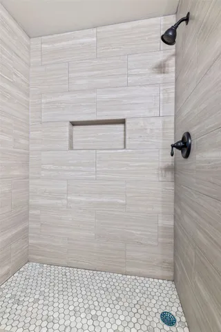 $2,300 | 27201 Paula Lane, Conroe, TX 77385