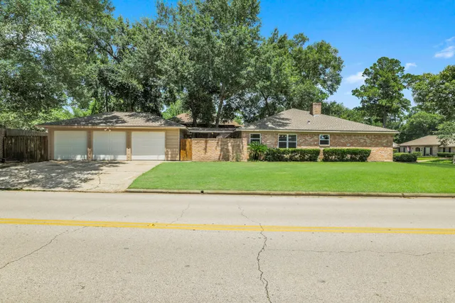 $2,300 | 27201 Paula Lane, Conroe, TX 77385