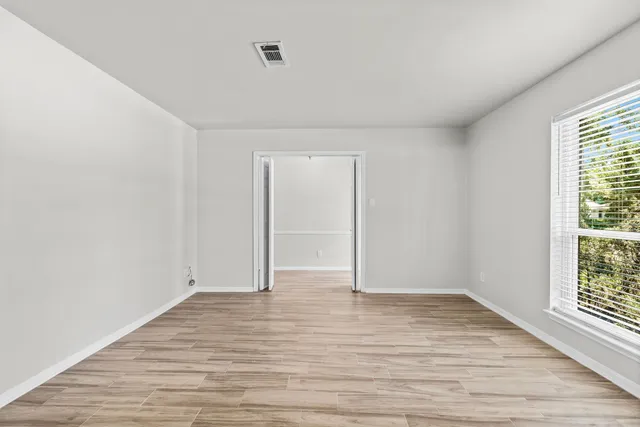 $2,300 | 27201 Paula Lane, Conroe, TX 77385