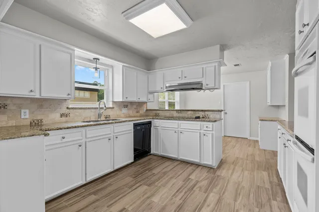 $2,300 | 27201 Paula Lane, Conroe, TX 77385