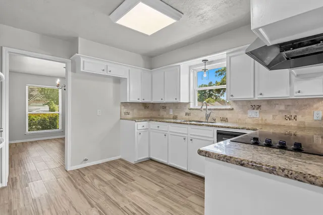 $2,300 | 27201 Paula Lane, Conroe, TX 77385