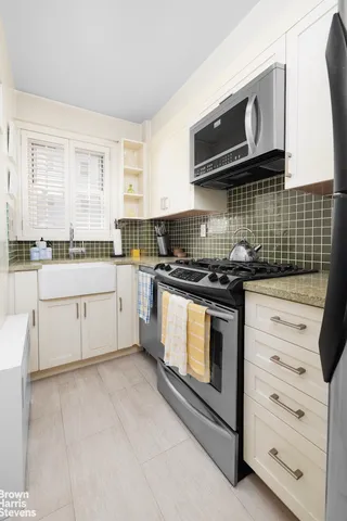 $629,000 | 166 East 35th Street, Unit 10G | Murray Hill