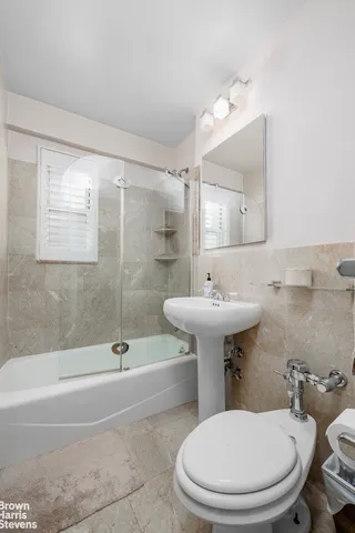 $629,000 | 166 East 35th Street, Unit 10G | Murray Hill