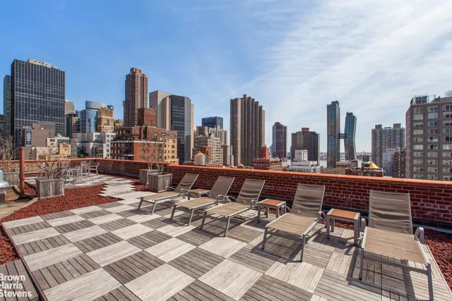 $629,000 | 166 East 35th Street, Unit 10G | Murray Hill