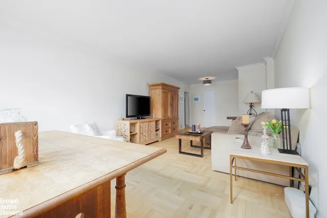 $629,000 | 166 East 35th Street, Unit 10G | Murray Hill