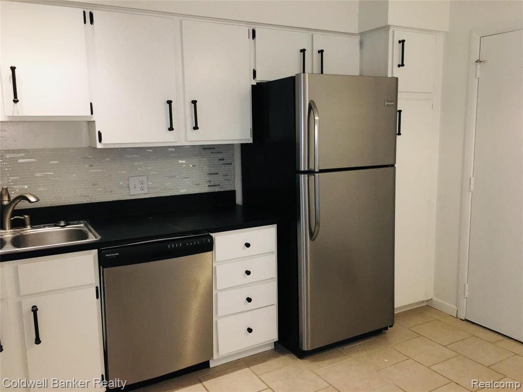 676 Tennyson, Unit 13 Rochester Hills, MI 48307 - Photo 5 of 22